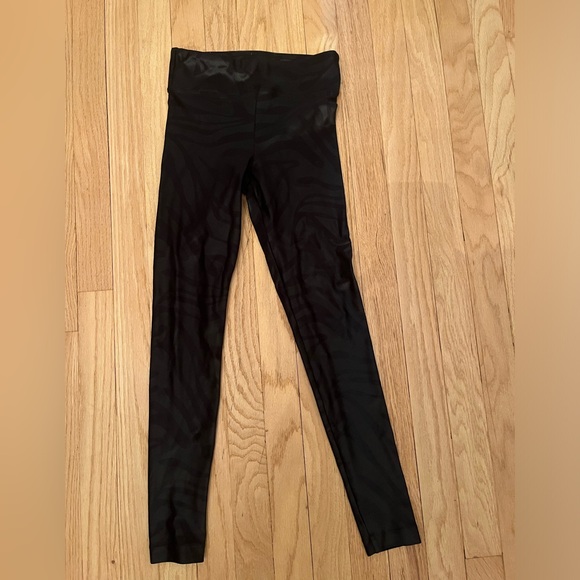 Girls Koral shiny black leggings - Picture 2 of 3